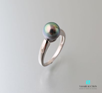 null 925 sterling silver ring decorated with a pear-shaped Tahitian pearl

Gross...