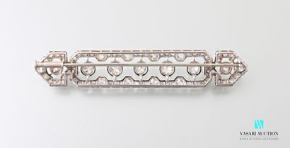null 1920s barrette brooch in 750 thousandths white gold and 800 thousandths platinum,...