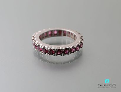 null American wedding band in 925 sterling silver set with 23 round garnets

Gross...