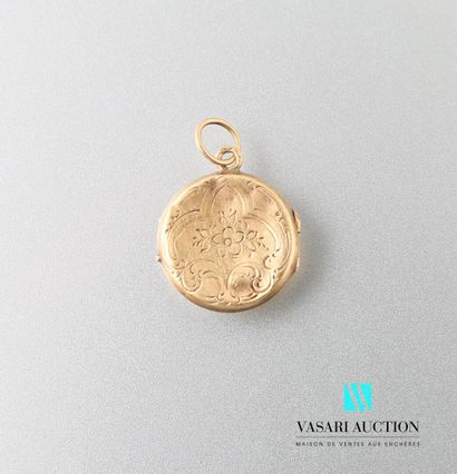null Small round pendant opening in yellow gold 750 thousandths carved with flowers...