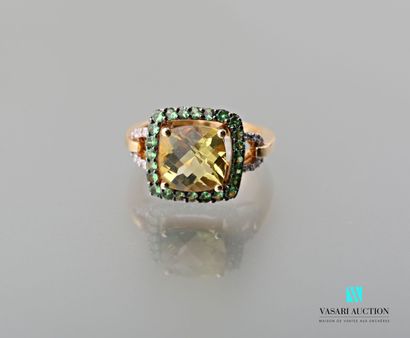 null 750 thousandths yellow gold ring adorned in its centre with a faceted cushion-cut...