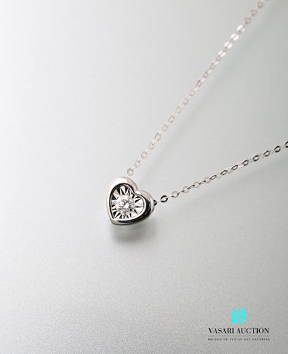 null Pendant and its chain in white gold 750 thousandths, the heart pendant set in...