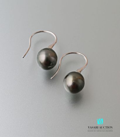 null Pair of 925 sterling silver earrings with tahitian pearls 

Gross weight: 3.50...