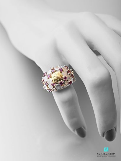 null 925 sterling silver and vermeil guilloché dome ring set with garnets

Weight:...