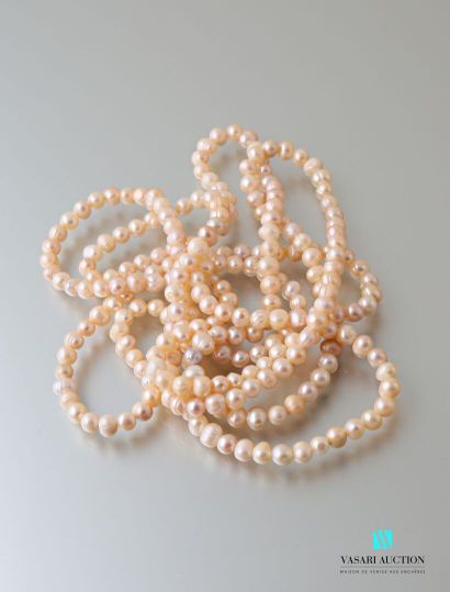 null Long necklace decorated with freshwater cultured pearls slightly pinkish.

Length:...