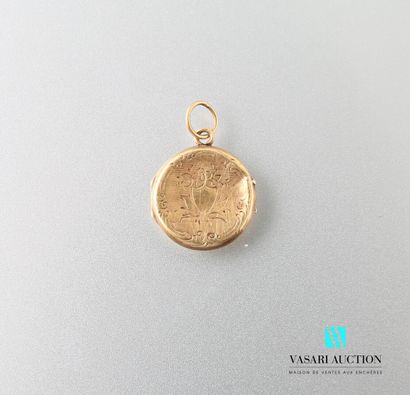 null Small round pendant opening in yellow gold 750 thousandths carved with flowers...