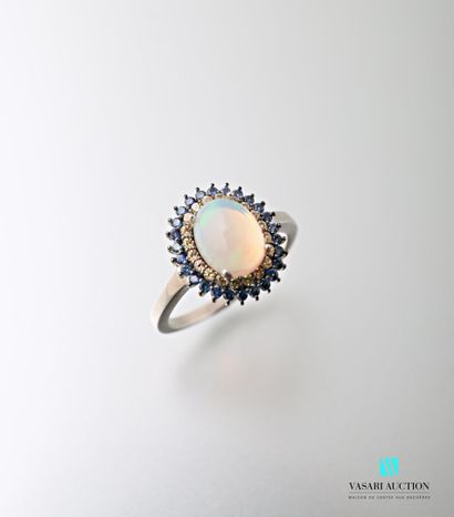 null 925 sterling silver ring set with an opal surrounded by two rows of yellow and...