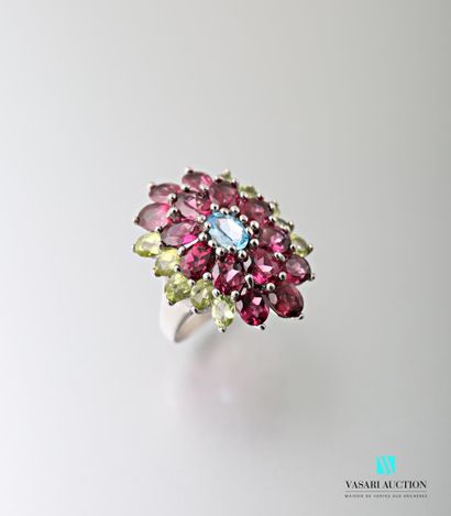 null 925 sterling silver ring set with a central blue topaz surrounded by rhodolite...