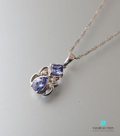 null Silver pendant and its twisted chain, it is decorated with an openwork polylobate...