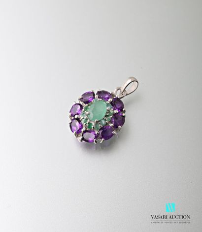 null 925 sterling silver pendant set with emeralds surrounded by amethysts 

Weight:...