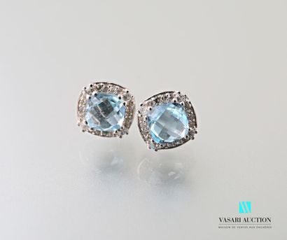 null Pair of 925 sterling silver earrings decorated with blue topazes, facetted cushion...