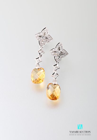 null Pair of 750 thousandths white gold earrings adorned with two facetted citrines...