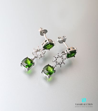 null Pair of 925 sterling silver earrings set with two green gemstones and a floral...