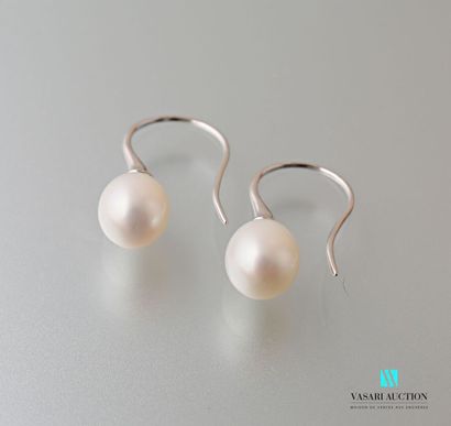 null Paire de boucles d'oreilles en argent 925 millièmes orné d'une perles blanche

Poids...