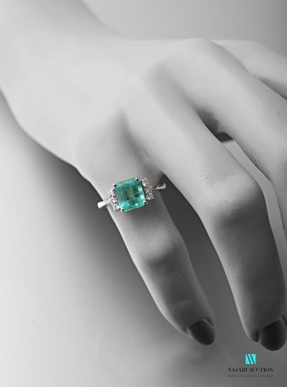 null 750 thousandths white gold ring set with a square-cut emerald calibrating approximately...