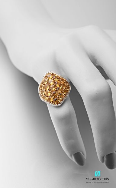 null 750 thousandths yellow gold ring of diamond shape adorned with twenty-three...
