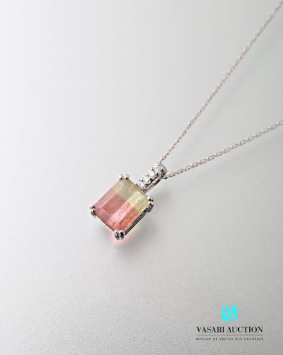 null Pendant and its 750 thousandths white gold chain set with an emerald-cut "watermelon"...