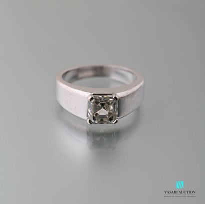 null Flat 750 thousandths white gold ring set with a 2.23 carats square cut diamond...