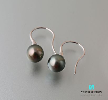 null Pair of 925 sterling silver earrings with tahitian pearls 

Gross weight: 2.67...