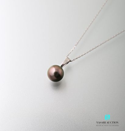 null Pendant and a 750 thousandths white gold chain with a Tahitian cultured pearl...
