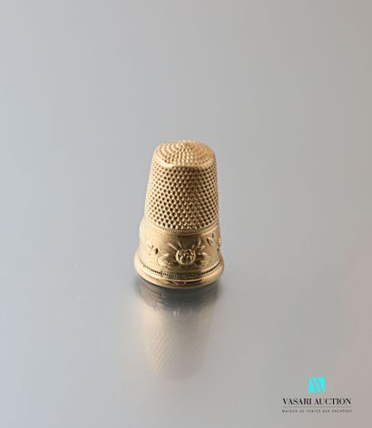 null Thimble in yellow gold 750 thousandths with dragonfly, rose and foliage decoration...