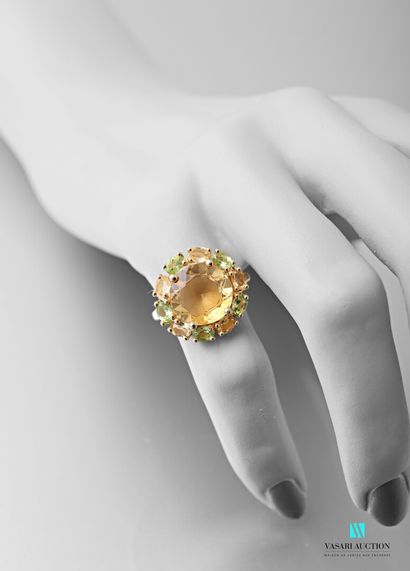null Ring in vermeil centered of a citrine of round size hemmed with citrines and...