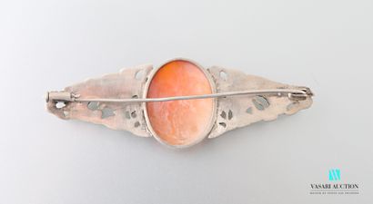 null Trapezoid-shaped silver brooch. It is decorated in the centre with a cameo shell...