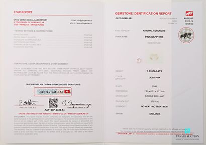 null Saphir rose ovale sur papier de 1,69 carat avec son certificat GFCO du 13 août...