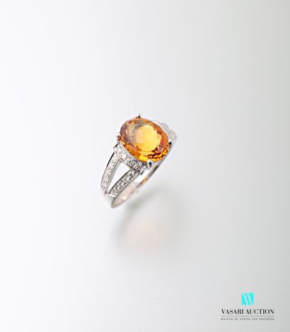 null 750 thousandths white gold ring set in its centre with a faceted oval citrine...