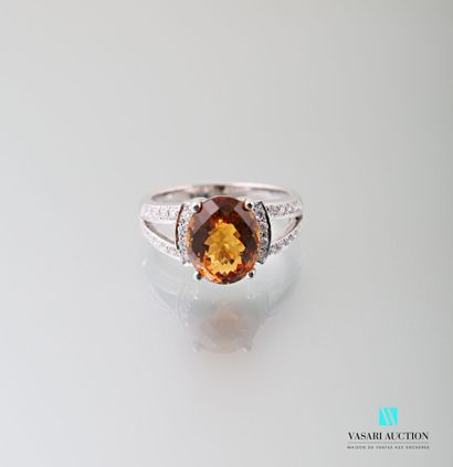 null 750 thousandths white gold ring set in its centre with a faceted oval citrine...