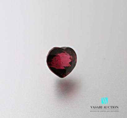 null Heart cut garnet on 3.69 carat paper.