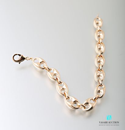 null Gold-plated bracelet with coffee bean mesh, carabiner clasp.

Length: 19.5 ...