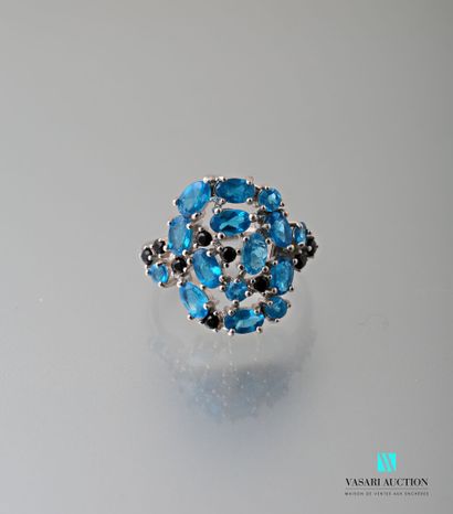 null 925 sterling silver ring paved with blue and black stones 

Weight: 4.3 g Size...