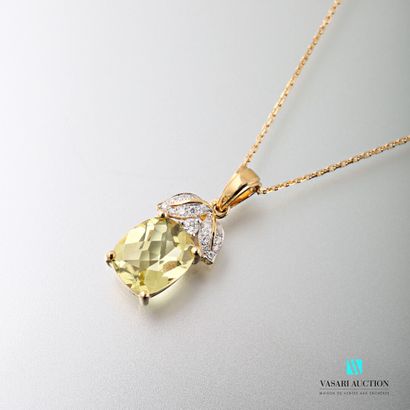 null Pendant and a chain with a 750 thousandths yellow gold chain, it supports a...