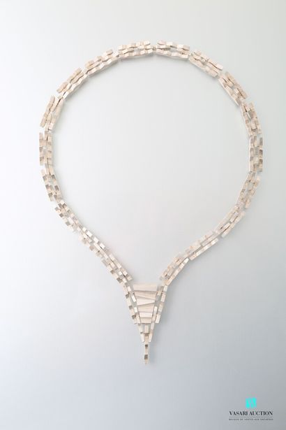 null REY URBAN - A. FAUSING (DANEMARK)

Collier en argent 925 millièmes à maillons...