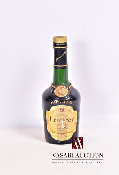 null 1 demie	Cognac Napoléon Bras d'Or mise HENNESSY		

	35 cl - 40°. Et. tachée....