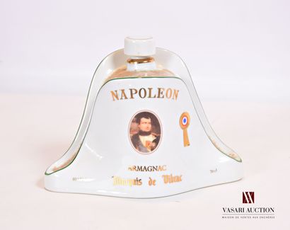 null Carafe vide en forme de chapeau Napoléon pour Armagnac MARQUIS DE VIBRAC	

En...