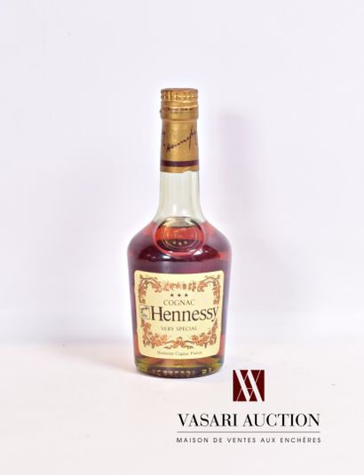 null 1 bouteille	Cognac *** Very Special mise HENNESSY		

	Sans indication de contenance...