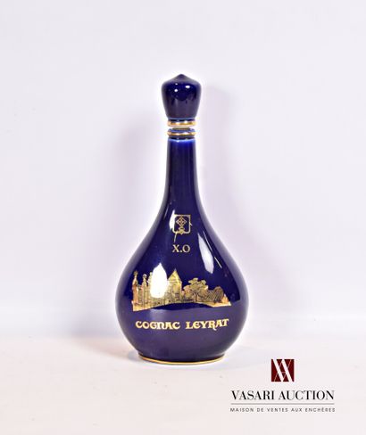 null 1 bouteille	Cognac XO mise LEYRAT		

	70 cl - 40°. Bouteille de verre bleu gravée....