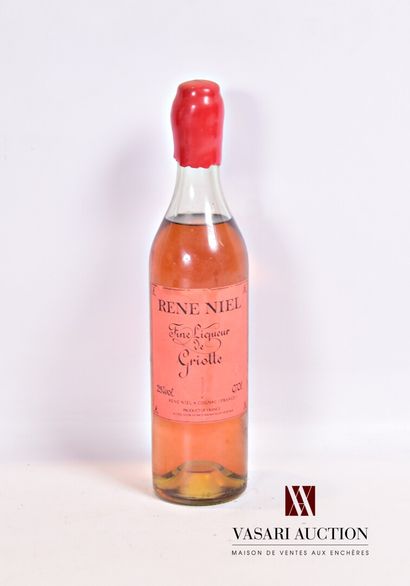 null 1 bouteille	Fine Liqueur de Griotte mise René NIEL		

	70 cl - 25°. Et. tachée.Cire...