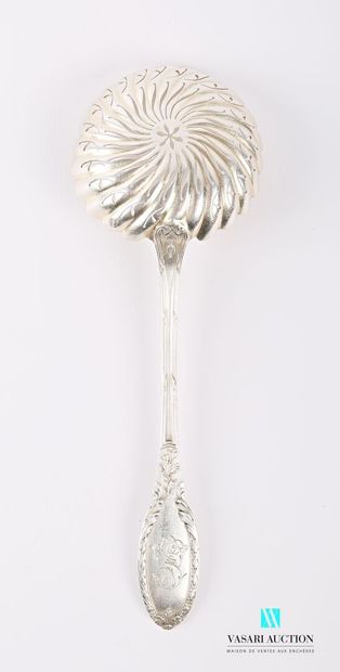 null Silver sprinkling spoon, the handle decorated with nets and ribbons is finished...