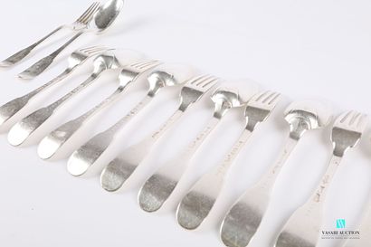 null Suite of six flat silver table settings, monogrammed VH

Amiens late 18th century

Weight:...