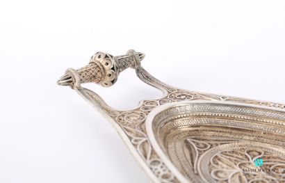 null Silver shuttle-shaped mail tray with filigree decoration of rosettes and volutes,...