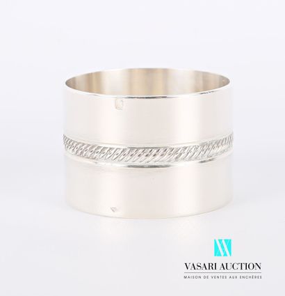 null Silver napkin ring decorated with a twisted rope frieze

Weight: 38.18 g

High....