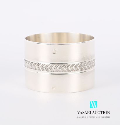 null Silver napkin ring with a herringbone frieze decoration 

Weight: 37.81 g

High....