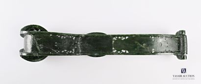 null CHINE

Scèptre de forme mouvementé en pierre dure verte à décor d'un motif calligraphique...