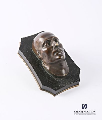 null Masque mortuaire de Napoléon à Sainte Hélène en bronze, il repose sur un socle...