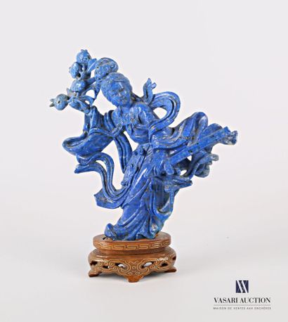 null CHINE

Sculpture en pierre dure bleu figurant une élégante tenant une épée dans...