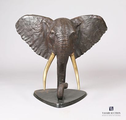null Table, les montants en bronze à patine brune figurant des têtes d'éléphant,...