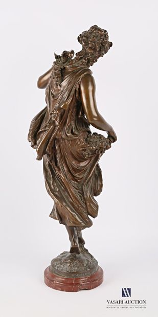 null MOREAU Mathurin (1822-1912)

Mme Jodot 1896

Bronze à patine brune

Signé "Moreau...